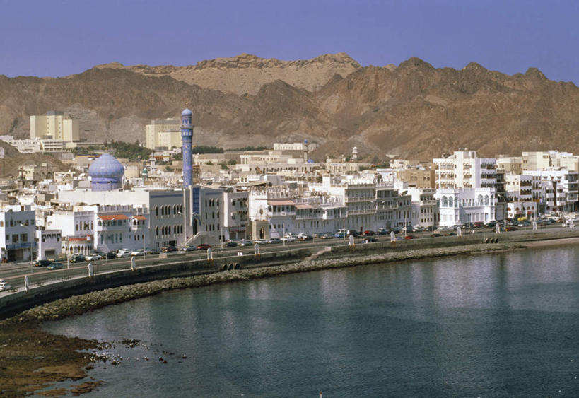 无人,家,码头,横图,室外,白天,正面,度假,海浪,海洋,石头,美景,山,山脉,城市风光,城市,道路,港口,路,公路,阿曼,亚洲,阴影,光线,石子,影子,房屋,屋子,景观,浪花,山峰,公寓,交通,山峦,首都,娱乐,洋房,楼房,住宅,蓝色,蓝天,天空,阳光,海水,群山,天,享受,休闲,景色,放松,晴朗,西亚,海景,万里无云,阿曼苏丹国,马斯喀特,马斯喀图,马斯卡德,米卡斯,大海,风浪,海,海水的波动,近岸浪,石块,岩石,涌浪,晴空,晴空万里,马路,彩图,房子,摆渡口,埠头,渡口,渡头,港湾,海港,货运码头,口岸,商港