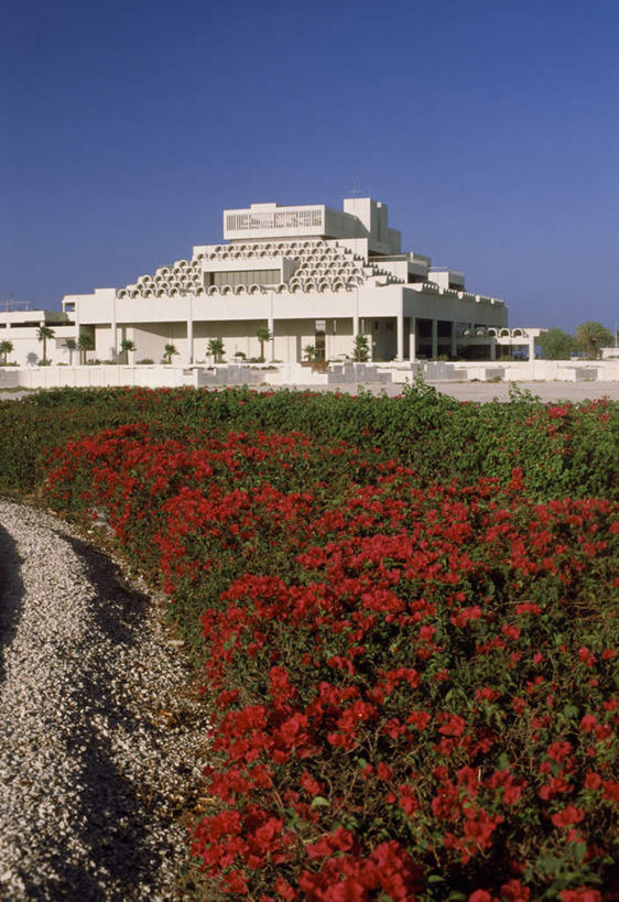 无人,家,竖图,室外,白天,正面,度假,花海,花圃,美景,植物,城市风光,城市,叶子,卡塔尔,亚洲,阴影,盛开,光线,影子,房屋,屋子,景观,公寓,首都,花蕾,娱乐,洋房,楼房,住宅,花,花瓣,花朵,花卉,鲜花,红色,蓝色,绿色,蓝天,天空,阳光,花丛,花束,花田,天,花苞,花蕊,享受,休闲,景色,放松,晴朗,西亚,多哈,万里无云,卡塔尔国,贝达,晴空,晴空万里,彩图,房子