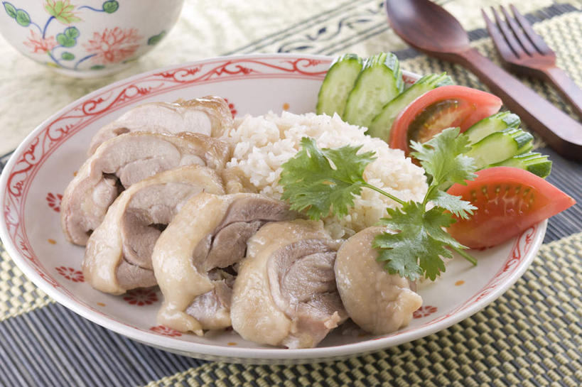 米饭,无人,横图,俯视,室内,特写,白天,烹饪,中餐,黄瓜,芹菜,蔬菜,西红柿,餐具,新鲜,叉子,碟子,盘,勺子,肉,料理,食品,饭,鸭肉,菜肴,美食,肉类,食物,盘子,调羹,碟,汤匙,碗,中式,佳肴,有机食品,绿色食品,五谷,肉食,进餐用具,烹调用具,药芹,水芹,青瓜,胡瓜,旱芹,番茄,彩图,高角度拍摄