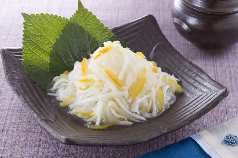 无人,横图,俯视,室内,特写,白天,烹饪,桌子,萝卜,胡萝卜,蔬菜,叶子,两片,一堆,许多,堆叠,堆积,新鲜,办公桌,日本料理,料理,食品,绿叶,菜肴,美食,食物,腌制,垫子,日式料理,日式,橙色,嫩叶,佳肴,有机食品,绿色食品,堆,叶,叶片,红萝卜,甘荀,彩图,高角度拍摄