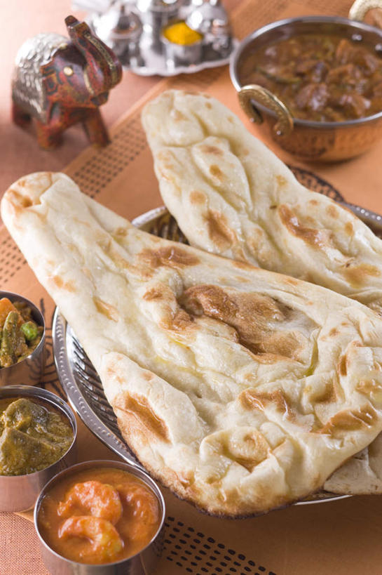 海鲜,咖哩,无人,竖图,俯视,室内,特写,白天,烹饪,餐具,调料,面饼,虾,料理,食品,调味品,调味料,泰式,水产,咖喱,菜肴,美食,泰国料理,食物,碗,佳肴,海产品,泰菜,泰国菜,泰式料理,进餐用具,烹调用具,彩图,高角度拍摄