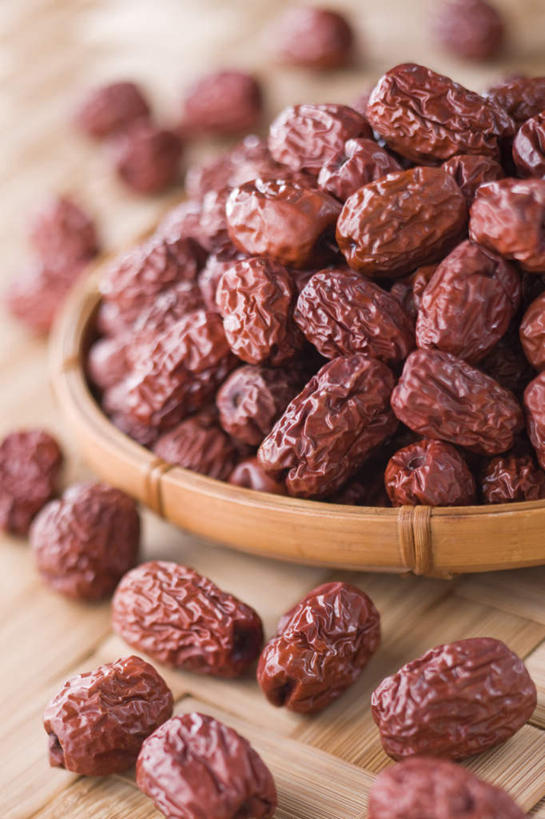 无人,交叉,竖图,俯视,室内,特写,白天,烹饪,竹子,一堆,许多,堆叠,堆积,竹制,朦胧,模糊,编织,篮子,料理,食品,韩式,菜肴,美食,食物,红色,竹篮,摄影,红枣,佳肴,影棚,竹条,堆,交织,竹制品,韩国料理,韩式料理,穿插,彩图,高角度拍摄,影棚拍摄,拍摄