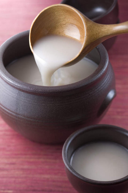 无人,竖图,俯视,室内,特写,白天,烹饪,餐具,勺子,汤,料理,食品,韩式,锅,菜肴,美食,食物,白色,摄影,佳肴,影棚,长柄勺,韩国料理,韩式料理,进餐用具,烹调用具,彩图,高角度拍摄,影棚拍摄,拍摄