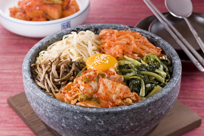 泡菜,无人,横图,俯视,室内,特写,白天,烹饪,筷子,萝卜,胡萝卜,蔬菜,餐具,一堆,许多,堆叠,堆积,新鲜,石锅,勺子,豆芽,蛋,鸡蛋,料理,食品,韩式,文化,传统,菜肴,美食,食物,调羹,汤匙,摄影,佳肴,有机食品,绿色食品,影棚,堆,礼节,石锅拌饭,韩国料理,礼仪,韩式料理,进餐用具,烹调用具,红萝卜,甘荀,彩图,高角度拍摄,影棚拍摄,拍摄