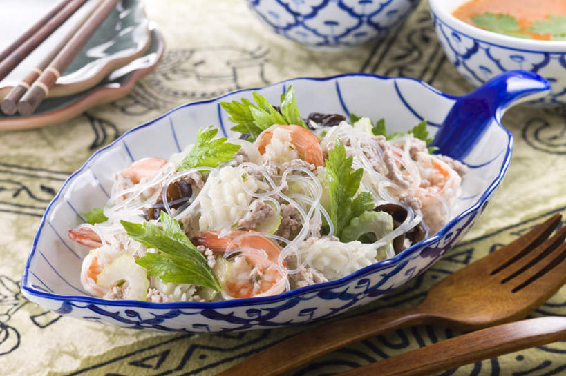 海鲜,无人,横图,室内,特写,白天,正面,烹饪,鱿鱼,蔬菜,餐具,新鲜,碟子,盘,勺子,明虾,蔬菜沙拉,日本料理,沙拉,料理,食品,色拉,粉丝,水产,沙律,菜肴,美食,食物,盘子,调羹,碟,汤匙,日式料理,日式,摄影,佳肴,有机食品,绿色食品,影棚,色拉酱,海产品,千岛酱,柔鱼,枪乌贼,彩图,影棚拍摄,拍摄