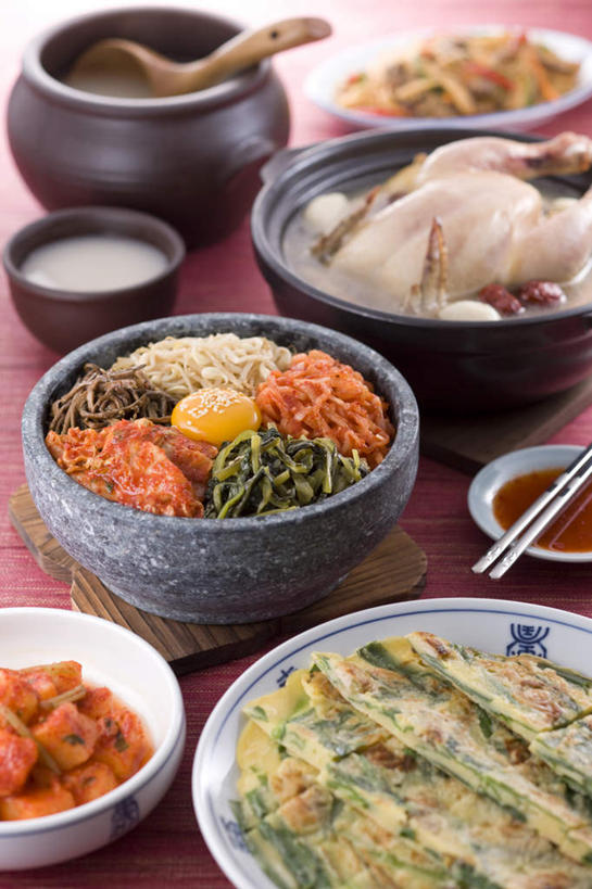 无人,竖图,室内,特写,白天,正面,烹饪,餐桌,桌子,萝卜,胡萝卜,蔬菜,新鲜,石锅,豆芽,腌菜,料理,食品,韩式,切丝,咸菜,菜肴,美食,食物,摄影,佳肴,有机食品,绿色食品,影棚,餐台,韩国料理,韩式料理,红萝卜,甘荀,彩图,影棚拍摄,拍摄