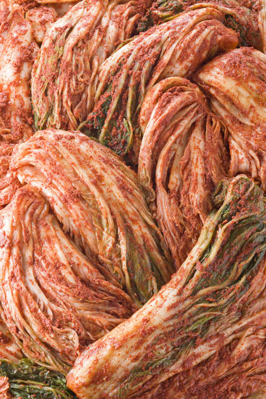 泡菜,无人,竖图,俯视,室内,特写,白天,烹饪,辣椒,蔬菜,韩国,亚洲,新鲜,调料,酱料,酱汁,佐料,料理,食品,调味品,韩式,调味料,白菜,酱,菜肴,美食,食物,佳肴,有机食品,绿色食品,韩国料理,东亚,韩国泡菜,辣角,红海椒,大椒,辣虎,大韩民国,辣子,红辣椒,海椒,番椒,彩图,高角度拍摄