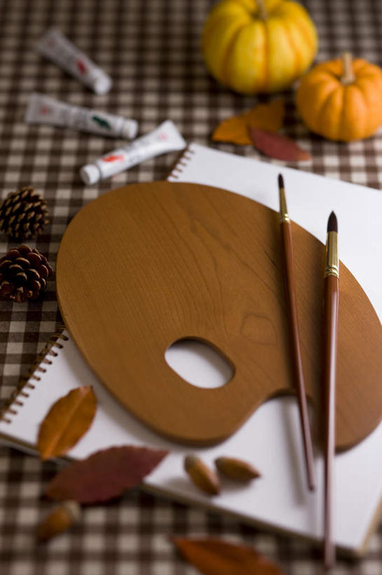 无人,竖图,俯视,室内,白天,桌子,南瓜,蔬菜,书籍,叶子,油画,三只,新鲜,办公桌,金瓜,食品,枯叶,松果,番瓜,画,食物,三个,画笔,色彩,摄影,有机食品,绿色食品,影棚,颜料,麦瓜,倭瓜,调色板,叶,叶片,书,图书,彩图,高角度拍摄,影棚拍摄,拍摄