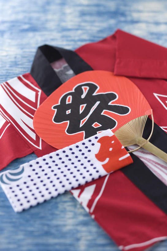 无人,竖图,俯视,室内,白天,民族服装,日本,亚洲,蓝色背景,和服,日本文化,日文,标志,扇子,文字,字符,文化,标识,毛巾,摄影,服饰,影棚,东亚,吴服,唐草,唐花,唐锦,日本国,日语,障子,彩图,高角度拍摄,影棚拍摄,传统服装,民俗服,拍摄,传统文化