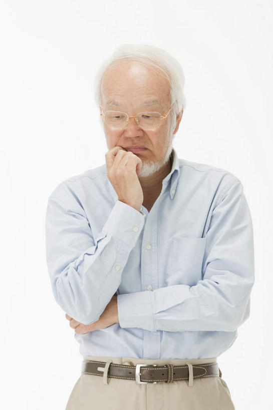 东方人,一个人,站,竖图,室内,白天,白色背景,正面,衬衫,亚洲,仅一个男性,仅一个人,撑,眼镜,领带,托腮,黄种人,托,站着,仅一个老年男性,思考,摄影,影棚,托下巴,近视眼镜,老年男性,男人,男性,亚洲人,站立,半身,彩图,影棚拍摄,衬衣,拍摄
