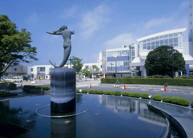 无人,公园,家,横图,室外,白天,正面,旅游,度假,美景,水,植物,喷泉,雕塑,日本,亚洲,阴影,光线,雕像,液体,影子,房屋,屋子,景观,水滴,云,云朵,云彩,娱乐,楼房,住宅,树,树木,蓝色,绿色,白云,蓝天,天空,阳光,自然,天,享受,休闲,景色,放松,生长,成长,自然风光,东亚,本州,关东地方,本州岛,日本国,栃木,栃木县,彩图,房子