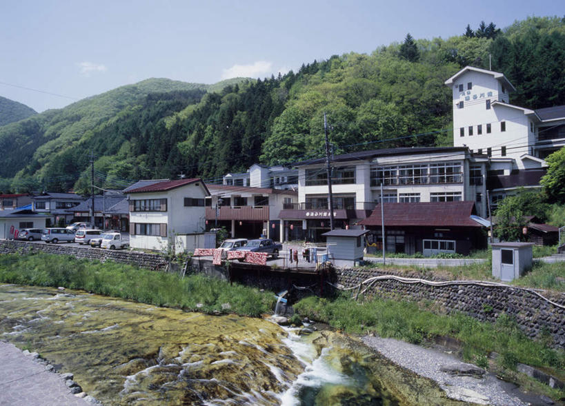 无人,横图,室外,白天,正面,旅游,度假,草地,草坪,河流,石头,美景,山,山脉,树林,水,植物,日本,亚洲,阴影,光线,石子,影子,房屋,屋子,河水,景观,山峰,水流,云,云朵,山峦,云彩,娱乐,楼房,草,树,树木,蓝色,绿色,白云,蓝天,天空,阳光,自然,群山,天,享受,休闲,景色,放松,生长,成长,自然风光,东亚,本州,关东地方,本州岛,日本国,栃木,栃木县,石块,岩石,彩图,房子