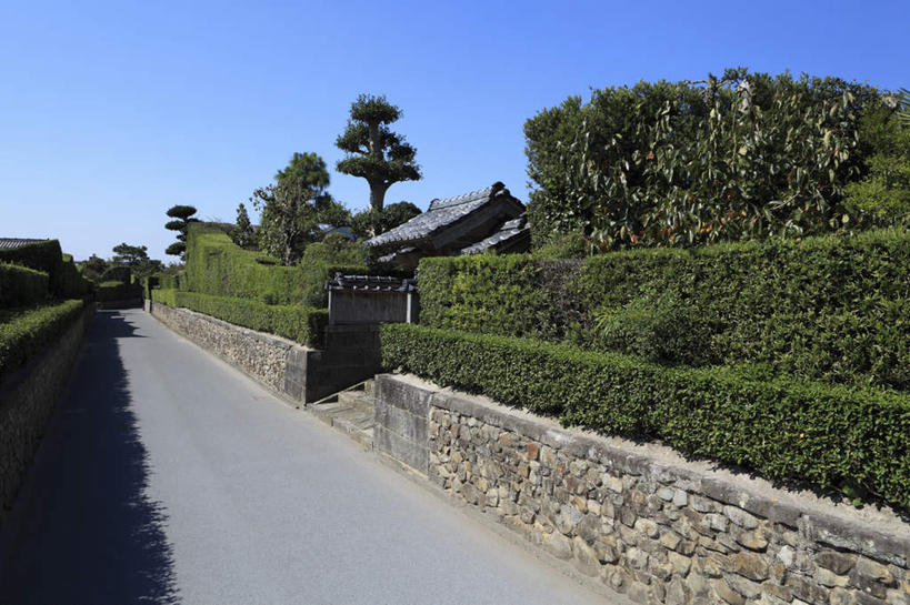 无人,家,木屋,横图,室外,白天,正面,旅游,度假,石头,美景,树林,植物,道路,路,鹿儿岛,日本,亚洲,阴影,光线,石子,影子,景观,小路,交通,娱乐,住宅,树,树木,蓝色,绿色,蓝天,天空,阳光,自然,天,享受,休闲,景色,放松,生长,成长,自然风光,东亚,日本国,九州本岛,九州,九州岛,九州地方,鹿儿岛县,石块,彩图,茅舍,茅屋,棚屋,小木屋,小屋