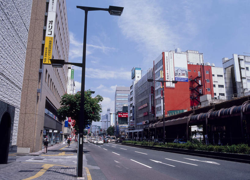 无人,高楼大厦,横图,室外,白天,正面,旅游,度假,美景,植物,大厦,道路,建筑,路,路灯,摩天大楼,公路,日本,亚洲,阴影,光线,影子,景观,云,云朵,灯光,分界线,停车线,交通,云彩,娱乐,灯,树,树木,蓝色,绿色,白云,蓝天,天空,阳光,自然,天,享受,休闲,景色,放松,生长,成长,车行道,车行道分界线,照明设备,自然风光,标线,东亚,车行线,本州,关东地方,本州岛,日本国,栃木,栃木县,马路,彩图,大楼,高层建筑,高楼,摩天楼