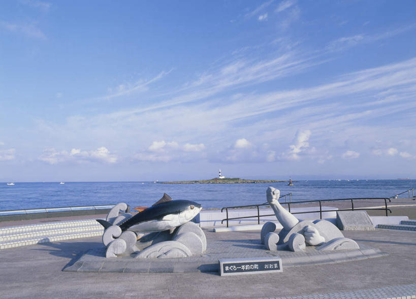 无人,栏杆,横图,室外,白天,正面,旅游,度假,海浪,海洋,石头,美景,雕塑,日本,亚洲,阴影,光线,雕刻,雕像,石子,影子,景观,浪花,云,云朵,围栏,云彩,娱乐,护栏,蓝色,白云,蓝天,天空,阳光,自然,海水,天,享受,休闲,景色,放松,自然风光,海景,东亚,本州,本州岛,日本国,青森,青森县,东北地方,大海,风浪,海,海水的波动,近岸浪,石块,岩石,涌浪,彩图