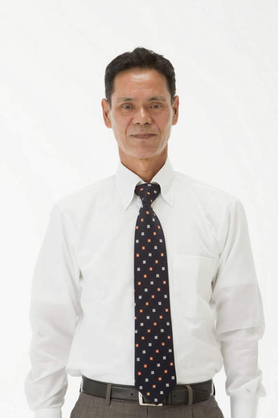 东方人,一个人,商务人士,商务男性,站,笑,微笑,竖图,室内,白天,白色背景,正面,衬衫,亚洲,仅一个男性,仅一个人,仅一个中年男性,套装,黄种人,站着,摄影,影棚,商务装,工薪阶层,男人,男性,中年男性,亚洲人,白领,上班族,站立,半身,彩图,影棚拍摄,衬衣,拍摄