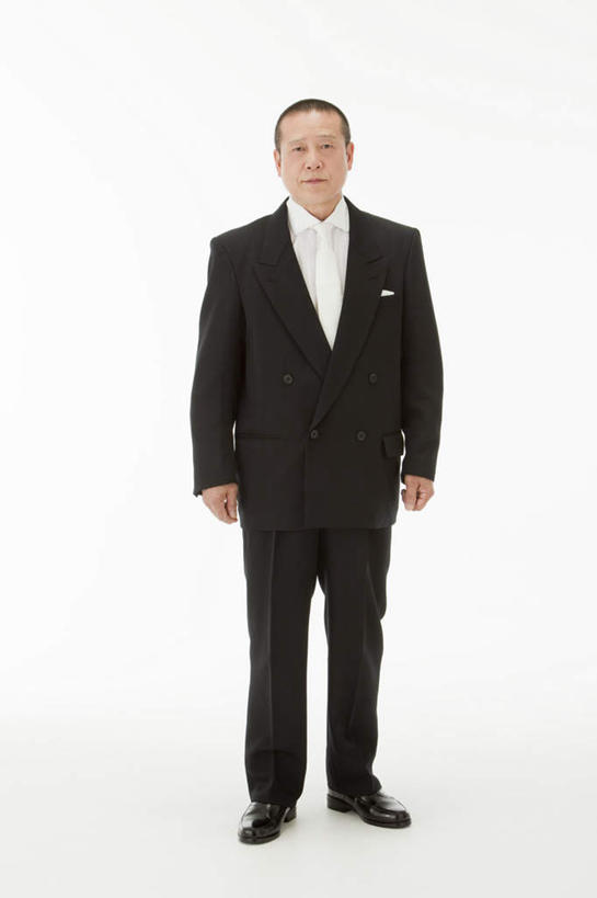 东方人,一个人,商务人士,商务男性,站,笑,微笑,竖图,室内,白天,白色背景,正面,衬衫,亚洲,仅一个男性,仅一个人,套装,领带,注视,黄种人,观察,看,站着,仅一个老年男性,摄影,影棚,观看,察看,关注,商务装,工薪阶层,老年男性,男人,男性,亚洲人,白领,上班族,站立,彩图,全身,影棚拍摄,衬衣,拍摄