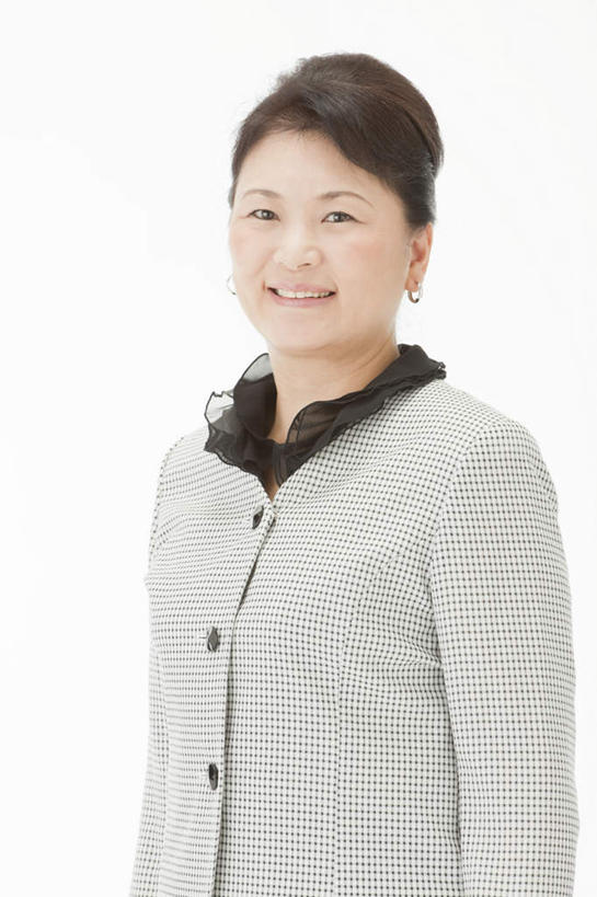 东方人,一个人,站,笑,微笑,露齿笑,竖图,室内,白天,白色背景,正面,亚洲,仅一个年轻女性,仅一个女性,仅一个人,休闲装,黄种人,站着,休闲,休闲服,摄影,影棚,年轻女性,女人,女性,亚洲人,站立,半身,彩图,影棚拍摄,拍摄