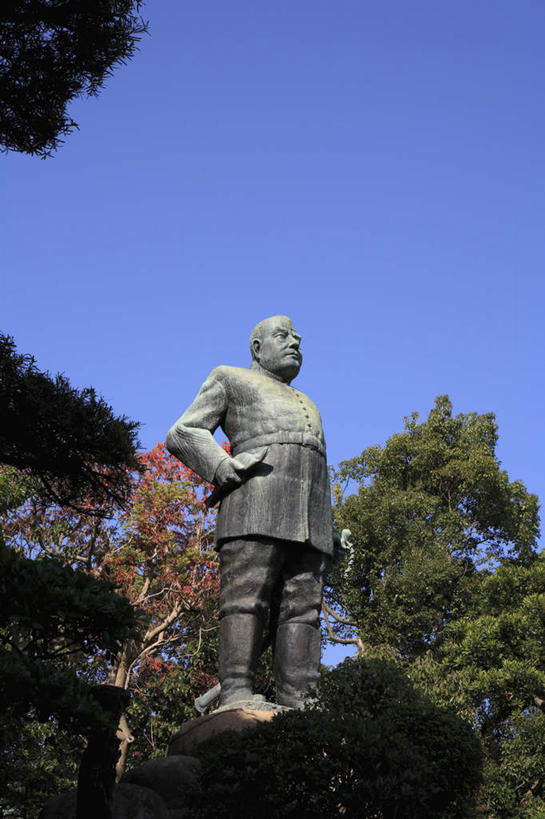 东方人,一个人,无人,竖图,室外,白天,仰视,旅游,度假,美景,树林,植物,雕塑,鹿儿岛,日本,亚洲,仅一个男性,仅一个人,阴影,光线,雕像,影子,景观,黄种人,娱乐,手叉腰,树,树木,仅一个年轻男性,蓝色,绿色,蓝天,天空,阳光,自然,天,叉腰,享受,休闲,景色,放松,生长,成长,军人,武士,自然风光,东亚,日本国,九州本岛,九州,九州岛,九州地方,鹿儿岛县,西乡隆盛,男人,男性,年轻男性,亚洲人,彩图,低角度拍摄