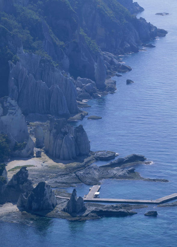 无人,竖图,俯视,室外,白天,旅游,度假,海浪,海洋,礁石,石头,美景,日本,亚洲,石子,景观,浪花,娱乐,自然,海水,享受,休闲,景色,放松,自然风光,海景,东亚,本州,本州岛,日本国,青森,青森县,东北地方,大海,风浪,海,海水的波动,礁,近岸浪,石块,岩石,涌浪,彩图,高角度拍摄