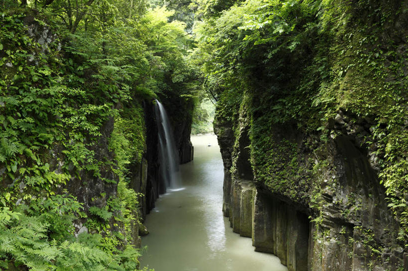 无人,横图,室外,白天,正面,旅游,度假,河流,石头,美景,瀑布,山,树林,水,植物,日本,亚洲,阴影,飞溅,溅,光线,石子,液体,影子,河水,景观,山峰,水流,山峦,娱乐,树,树木,绿色,阳光,自然,享受,休闲,景色,放松,生长,成长,喷洒,自然风光,东亚,日本国,九州本岛,九州,九州岛,九州地方,宫崎,宫崎县,跌水,石块,岩石,彩图