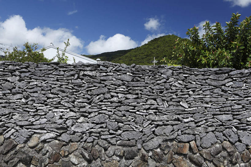 无人,横图,室外,白天,正面,旅游,度假,草地,石头,美景,山,植物,鹿儿岛,日本,亚洲,一排,阴影,整齐,光线,石子,影子,景观,山峰,云,云朵,山峦,云彩,娱乐,草,排列,蓝色,绿色,白云,蓝天,天空,阳光,自然,天,享受,休闲,景色,放松,堆,队列,自然风光,东亚,日本国,九州本岛,九州,九州岛,九州地方,鹿儿岛县,石块,岩石,彩图