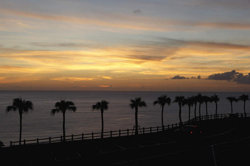 无人,栏杆,横图,室外,白天,正面,旅游,度假,海浪,海洋,美景,日落,山,鹿儿岛,日本,亚洲,景观,浪花,山峰,晚霞,霞光,云,云朵,围栏,山峦,云彩,娱乐,护栏,天空,自然,海水,黄昏,天,享受,休闲,景色,彩霞,放松,自然风光,海景,东亚,日本国,九州本岛,九州,九州岛,九州地方,鹿儿岛县,大海,风浪,海,海水的波动,近岸浪,涌浪,夕阳,彩图