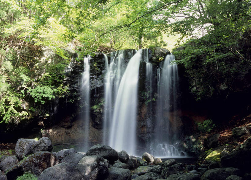 无人,横图,室外,白天,正面,旅游,度假,石头,美景,瀑布,树林,水,植物,日本,亚洲,阴影,飞溅,溅,光线,石子,液体,影子,景观,娱乐,树,树木,蓝色,绿色,蓝天,天空,阳光,自然,天,享受,休闲,石壁,景色,放松,生长,成长,喷洒,自然风光,东亚,本州,关东地方,本州岛,日本国,栃木,栃木县,跌水,石块,岩石,彩图