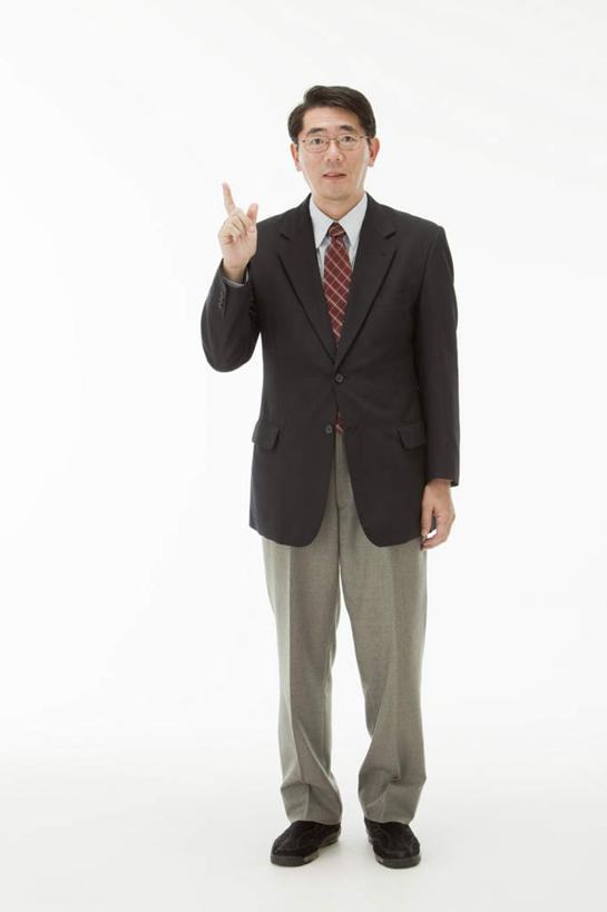 东方人,一个人,商务人士,商务男性,站,举,竖图,室内,白天,白色背景,正面,衬衫,亚洲,仅一个男性,仅一个人,指,套装,眼镜,注视,黄种人,方向,仅一个年轻男性,观察,看,手势,托,站着,摄影,影棚,观看,察看,指向,食指,关注,商务装,近视眼镜,工薪阶层,男人,男性,年轻男性,亚洲人,白领,上班族,举起,举手,举着,向上举,向上伸,向上托,站立,彩图,全身,影棚拍摄,衬衣,拍摄