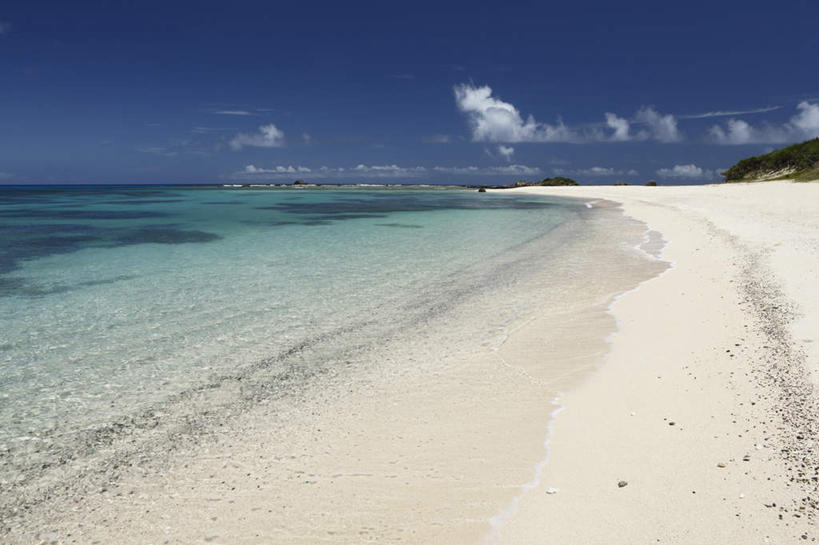 无人,横图,室外,白天,正面,旅游,度假,海浪,海洋,美景,沙滩,山,鹿儿岛,日本,亚洲,阴影,光线,沙子,影子,海岸,景观,浪花,山峰,云,云朵,沙地,山峦,云彩,娱乐,蓝色,白云,蓝天,天空,阳光,自然,海水,天,享受,休闲,景色,放松,自然风光,海景,东亚,日本国,九州本岛,九州,九州岛,九州地方,鹿儿岛县,大海,风浪,海,海水的波动,海滩,近岸浪,涌浪,彩图