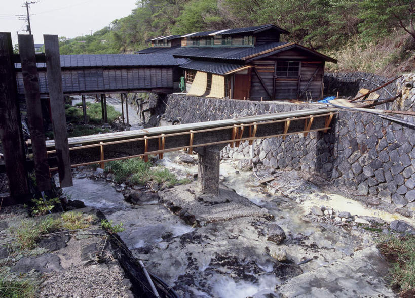 无人,家,木屋,栏杆,横图,俯视,室外,白天,旅游,度假,草地,草坪,河流,美景,山,水,植物,日本,亚洲,木板,河水,景观,山峰,水流,围栏,桥,木桥,山峦,娱乐,护栏,住宅,栈桥,草,绿色,自然,享受,休闲,景色,放松,人行桥,木板桥,自然风光,东亚,本州,关东地方,本州岛,日本国,栃木,栃木县,彩图,高角度拍摄,茅舍,茅屋,棚屋,小木屋,小屋