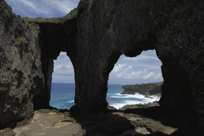 无人,横图,室外,白天,正面,旅游,度假,海浪,海洋,礁石,石头,美景,鹿儿岛,日本,亚洲,阴影,光线,石子,影子,景观,浪花,云,云朵,云彩,娱乐,蓝色,白云,蓝天,天空,阳光,自然,海水,天,享受,休闲,石壁,景色,放松,自然风光,海景,东亚,日本国,九州本岛,九州,九州岛,九州地方,鹿儿岛县,大海,风浪,海,海水的波动,近岸浪,石块,岩石,涌浪,彩图