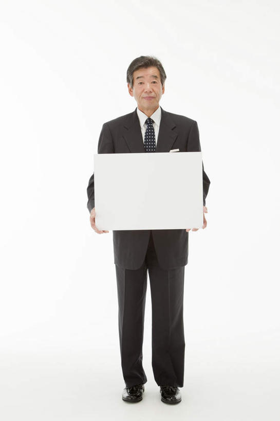 东方人,一个人,商务人士,商务男性,站,举,捧,竖图,室内,白天,白色背景,正面,衬衫,亚洲,仅一个男性,仅一个人,仅一个中年男性,套装,眼镜,注视,黄种人,白板,观察,看,托,站着,摄影,影棚,观看,察看,关注,商务装,记录板,近视眼镜,工薪阶层,记事板,男人,男性,中年男性,亚洲人,白领,上班族,端,端着,举起,举手,举着,捧着,手捧,向上举,向上伸,向上托,站立,彩图,全身,影棚拍摄,衬衣,拍摄