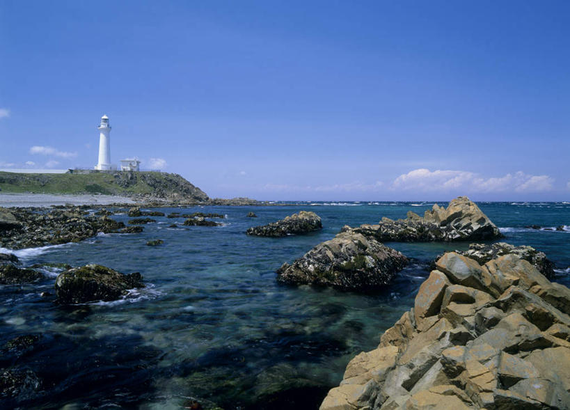 无人,横图,室外,白天,正面,旅游,度假,海浪,海洋,礁石,石头,日本,亚洲,石子,浪花,云,云朵,灯塔,云彩,娱乐,蓝色,白云,蓝天,天空,海水,天,享受,休闲,放松,海景,东亚,本州,本州岛,日本国,青森,青森县,东北地方,大海,风浪,海,海水的波动,礁,近岸浪,石块,岩石,涌浪,彩图