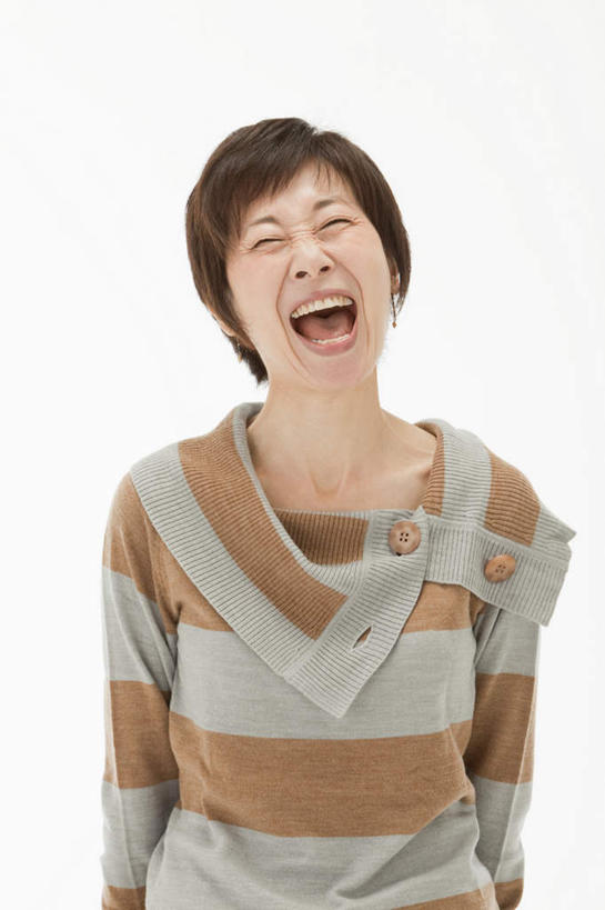 东方人,一个人,站,竖图,室内,白天,白色背景,正面,亚洲,仅一个女性,仅一个人,注视,休闲装,黄种人,观察,看,站着,张嘴,仅一个中年女性,休闲,休闲服,摄影,影棚,观看,尖叫,察看,关注,张大嘴巴,背手,女人,女性,中年女性,亚洲人,张开嘴,站立,半身,彩图,影棚拍摄,拍摄,短发