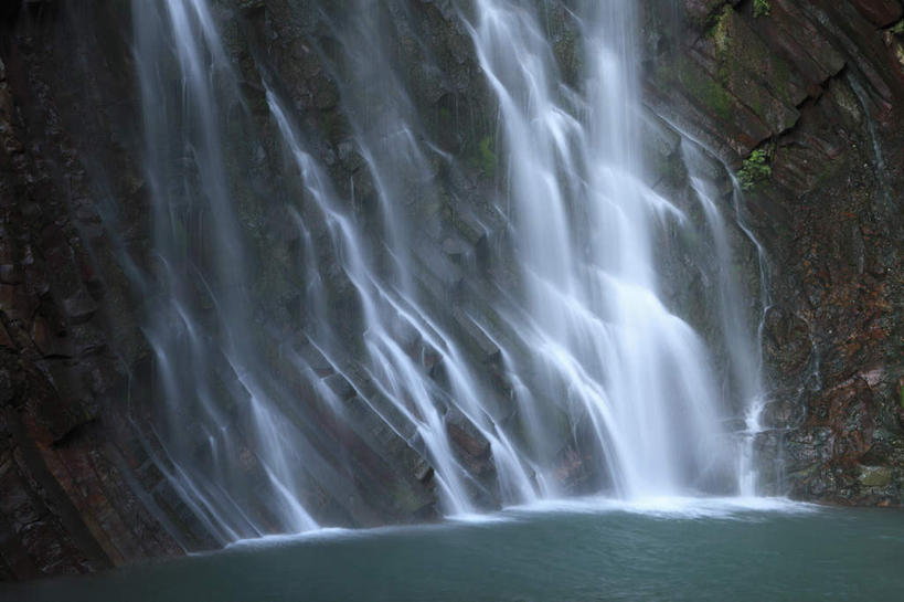 无人,横图,室外,白天,正面,旅游,度假,湖,湖泊,美景,瀑布,水,鹿儿岛,日本,亚洲,飞溅,溅,液体,湖面,景观,水流,水面,悬崖,娱乐,绿色,自然,湖水,享受,休闲,景色,放松,峭壁,喷洒,自然风光,东亚,日本国,九州本岛,九州,九州岛,九州地方,鹿儿岛县,跌水,彩图