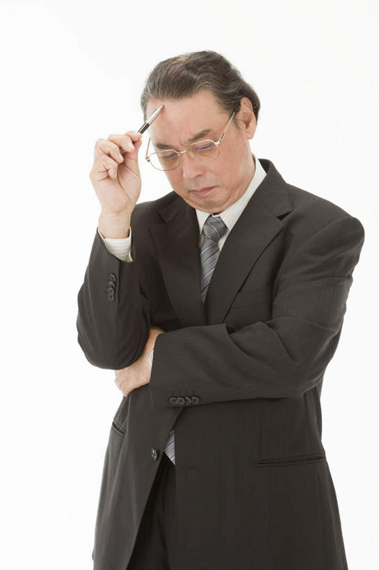 东方人,一个人,商务人士,商务男性,站,双手交叉,竖图,室内,白天,白色背景,正面,衬衫,亚洲,仅一个男性,仅一个人,仅一个中年男性,撑,戴,握,套装,笔,眼镜,拿,拿着,注视,黄种人,观察,看,站着,思考,思索,握着,摄影,影棚,观看,察看,撑着,双手抱胸,关注,商务装,近视眼镜,工薪阶层,男人,男性,中年男性,亚洲人,白领,上班族,站立,半身,彩图,影棚拍摄,衬衣,拍摄