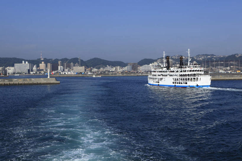 无人,家,横图,室外,白天,正面,旅游,度假,海浪,海洋,山,山脉,轮船,船,鹿儿岛,日本,亚洲,波纹,飞溅,溅,液体,房屋,屋子,浪花,山峰,山峦,娱乐,楼房,住宅,蓝色,蓝天,水纹,天空,海水,船尾波,波浪,群山,天,行驶,享受,休闲,放松,喷洒,海景,东亚,日本国,九州本岛,九州,九州岛,九州地方,鹿儿岛县,大海,风浪,海,海水的波动,近岸浪,涌浪,彩图,房子