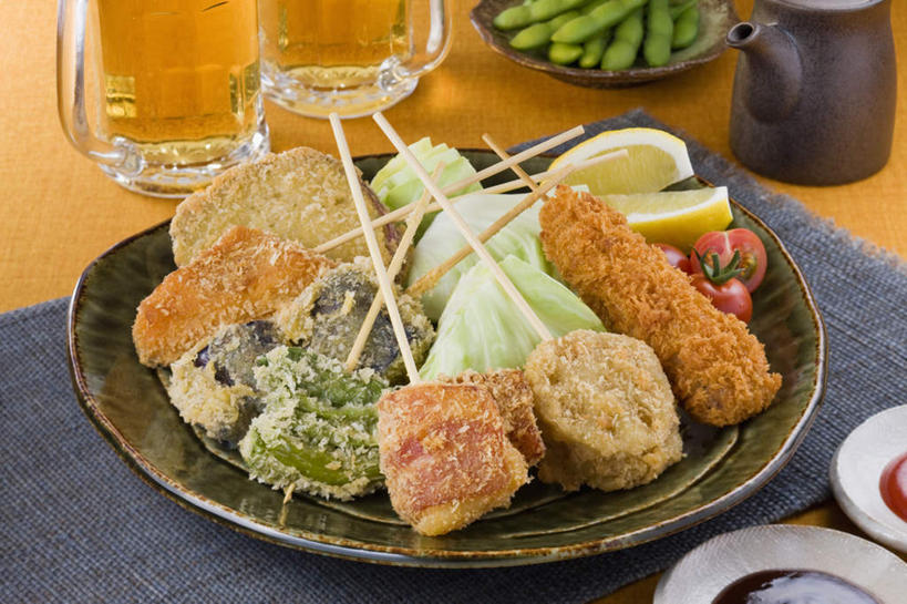 啤酒,无人,餐厅,横图,俯视,室内,特写,白天,烹饪,餐桌,桌子,柠檬,辣椒,茄子,蔬菜,西红柿,椰菜,卷心菜,杯子,餐具,水果,碟子,棍子,盘,毛豆,肉,日本料理,料理,食品,豆荚,猪排,菜肴,美食,肉类,玻璃制品,酒,食物,盘子,酒杯,啤酒杯,碟,日式料理,日式,佳肴,餐台,肉食,彩椒,辣角,红海椒,大椒,辣虎,广椒,玻璃杯,益母果,柠果,樱桃番茄,甜椒,柿子椒,圣女果,落苏,酪酥,辣子,昆仑瓜,结球甘蓝,海椒,甘兰,番茄,番椒,灯笼椒,包心菜,矮瓜,彩图,高角度拍摄,餐馆,饭店,饭馆