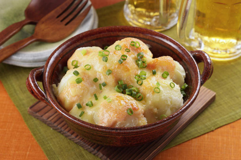 奶酪,啤酒,无人,餐厅,横图,俯视,室内,特写,白天,烹饪,餐桌,桌子,蔬菜,土豆,杯子,餐具,一堆,许多,切碎,堆叠,堆积,装饰,叉子,碟子,炖锅,盘,勺子,葱,青葱,日本料理,料理,食品,锅,菜肴,美食,玻璃制品,酒,食物,盘子,酒杯,啤酒杯,调羹,碟,汤匙,日式料理,日式,佳肴,餐台,堆,配菜,玻璃杯,进餐用具,烹调用具,芋艿,洋芋,山药蛋,马铃薯,彩图,高角度拍摄,餐馆,饭店,饭馆