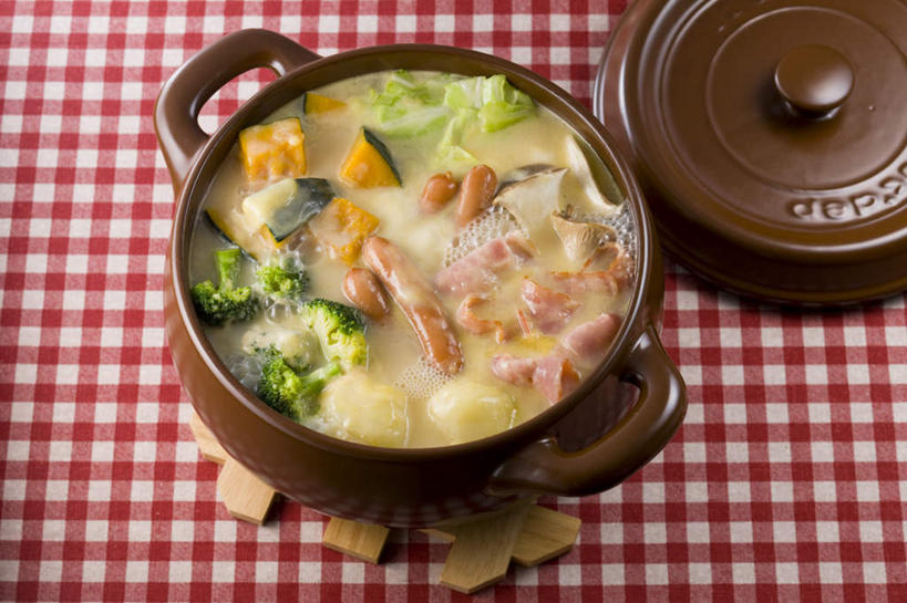 无人,餐厅,横图,俯视,室内,特写,白天,烹饪,餐桌,桌子,南瓜,蔬菜,土豆,餐具,一堆,许多,堆叠,堆积,炖锅,盖子,金瓜,花菜,花椰菜,西兰花,肉,汤,日本料理,料理,食品,锅盖,锅,火锅,菜肴,美食,肉类,番瓜,食物,日式料理,日式,佳肴,餐台,烤肠,堆,麦瓜,倭瓜,肉食,日式火锅,进餐用具,烹调用具,芋艿,洋芋,山药蛋,马铃薯,彩图,高角度拍摄,餐馆,饭店,饭馆