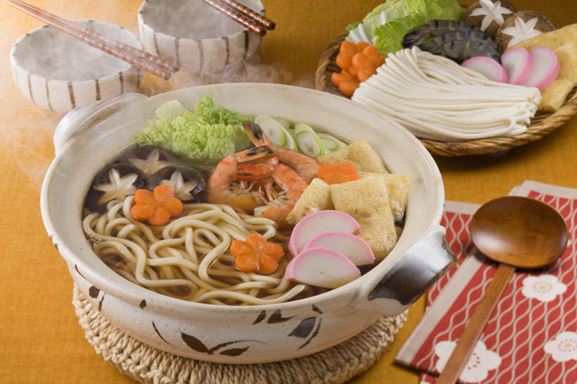 面食,面条,无人,餐厅,横图,俯视,室内,特写,白天,烹饪,雾,餐桌,筷子,桌子,萝卜,胡萝卜,蔬菜,餐具,沸腾,蒸汽,碟子,炖锅,盘,勺子,菌菇,香菇,面,汤,日本料理,料理,食品,水蒸气,菌类,锅,白菜,火锅,菜肴,美食,食物,盘子,调羹,碟,汤匙,碗,日式料理,日式,食用菌,佳肴,餐台,蒸发,日式火锅,鱼糕,红萝卜,甘荀,彩图,高角度拍摄,餐馆,饭店,饭馆