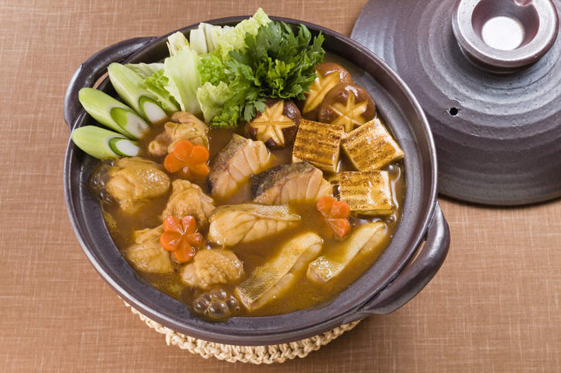 豆腐,无人,餐厅,横图,俯视,室内,特写,白天,烹饪,餐桌,筷子,桌子,萝卜,胡萝卜,蔬菜,西红柿,椰菜,卷心菜,餐具,一堆,许多,堆叠,堆积,碟子,炖锅,盖子,盘,勺子,菌菇,蘑菇,肉,汤,鱼肉,日本料理,料理,食品,锅盖,菌类,锅,火锅,菜肴,美食,肉类,食物,盘子,调羹,碟,汤匙,碗,日式料理,日式,食用菌,佳肴,餐台,堆,豆制品,肉食,日式火锅,进餐用具,烹调用具,结球甘蓝,红萝卜,甘荀,甘兰,番茄,包心菜,彩图,高角度拍摄,餐馆,饭店,饭馆