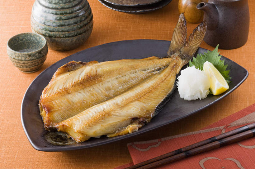 清酒,芥末,无人,餐厅,横图,俯视,室内,特写,白天,烹饪,餐桌,筷子,桌子,柠檬,杯子,餐具,叶子,一堆,许多,堆叠,堆积,装饰,碟子,盘,肉,鱼肉,日本料理,料理,食品,绿叶,菜肴,美食,肉类,酒,食物,盘子,酒杯,碟,日式料理,日式,嫩叶,佳肴,餐台,清酒杯,堆,配菜,肉食,咸鱼,叶,叶片,进餐用具,烹调用具,益母果,柠果,彩图,高角度拍摄,餐馆,饭店,饭馆