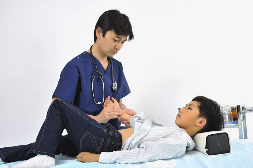 东方人,儿童,两个人,医生,护士,医院,坐,躺,笑,微笑,横图,室内,白天,白色背景,正面,纯洁,亚洲,检查,注视,黄种人,小孩,白色,听诊器,观察,看,医护人员,医疗人员,可爱,童年,童趣,治疗,摄影,影棚,观看,察看,医疗设备,白衣天使,白大褂,关注,童真,烂漫,无邪,医疗机构,护士长,卧着,天真,男孩,男人,男性,年轻男性,亚洲人,孩子,大夫,躺着,卧,坐着,半身,彩图,影棚拍摄,拍摄,病院,诊所,男生