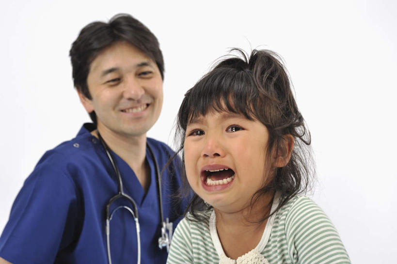 东方人,儿童,两个人,医生,护士,医院,坐,笑,哭,微笑,露齿笑,横图,室内,白天,白色背景,正面,纯洁,亚洲,检查,黄种人,小孩,白色,听诊器,医护人员,医疗人员,可爱,童年,童趣,治疗,摄影,影棚,医疗设备,白衣天使,白大褂,童真,烂漫,无邪,医疗机构,护士长,天真,男人,男性,年轻男性,女孩,女人,女性,亚洲人,孩子,大夫,坐着,半身,彩图,影棚拍摄,哭泣,哭啼,拍摄,病院,诊所,女生