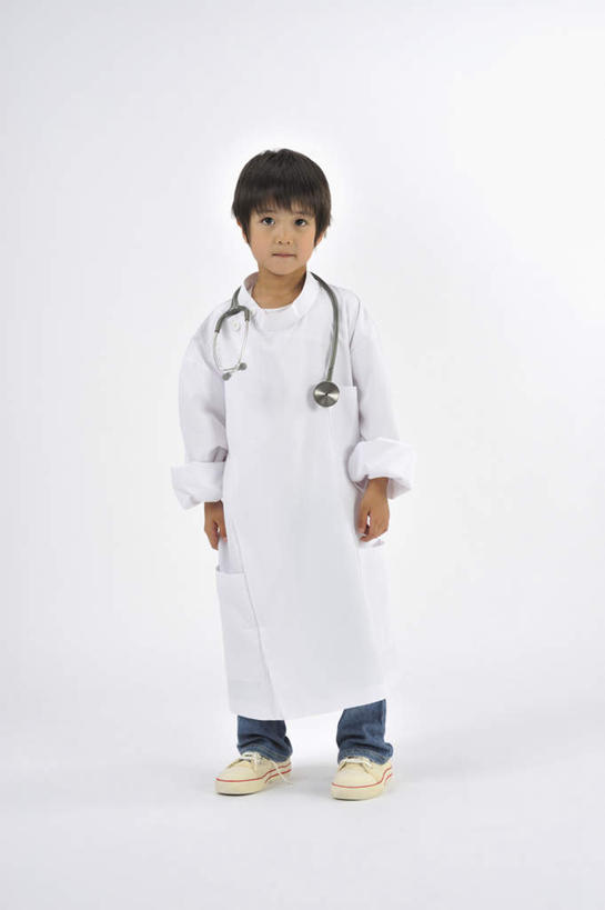 东方人,儿童,一个人,医生,护士,医院,站,笑,微笑,露齿笑,竖图,室内,白天,白色背景,正面,纯洁,帽子,亚洲,仅一个男性,仅一个人,注视,黄种人,小孩,白色,听诊器,观察,看,站着,仅一个小孩,医护人员,医疗人员,可爱,童年,童趣,摄影,影棚,观看,察看,医疗设备,护士帽,白衣天使,白大褂,关注,童真,烂漫,无邪,医疗机构,护士长,天真,男孩,男人,男性,亚洲人,孩子,大夫,站立,彩图,全身,影棚拍摄,拍摄,病院,诊所,男生