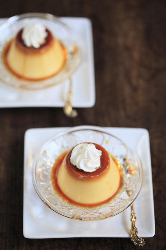 无人,餐厅,竖图,俯视,室内,特写,白天,烹饪,餐桌,桌子,餐具,装饰,碟子,盘,日本料理,料理,食品,布丁,菜肴,美食,玻璃制品,桌布,食物,黄色,盘子,碟,日式料理,果冻,奶油,日式,佳肴,餐台,进餐用具,烹调用具,彩图,高角度拍摄,餐馆,饭店,饭馆