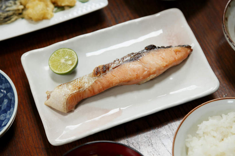 米饭,无人,餐厅,横图,俯视,室内,特写,白天,烹饪,餐桌,桌子,柠檬,餐具,水果,切开,鱼,碟子,盘,青柠檬,肉,油炸食品,鱼肉,日本料理,料理,食品,饭,菜肴,美食,肉类,桌布,食物,盘子,碟,碗,日式料理,切,日式,佳肴,餐台,五谷,剖面,肉食,咸鱼,切面,进餐用具,烹调用具,益母果,柠果,彩图,高角度拍摄,餐馆,饭店,饭馆