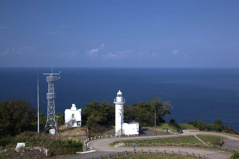 无人,横图,俯视,室外,白天,旅游,度假,草地,草坪,海浪,海洋,植物,日本,亚洲,浪花,水平线,云,云朵,辽阔,灯塔,海平线,云彩,娱乐,草,树,树木,蓝色,绿色,白云,蓝天,天空,自然,海水,天,享受,休闲,广阔,放松,生长,成长,一望无际,信号塔,海景,东亚,本州,本州岛,日本国,中部地方,无线电信号塔,福井,福井县,无边无际,一马平川,大海,风浪,海,海水的波动,近岸浪,涌浪,彩图,高角度拍摄,水天相接,水天一线